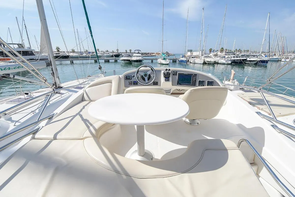 Yate 32 Pies Jeanneau Hotel Sitges Botel