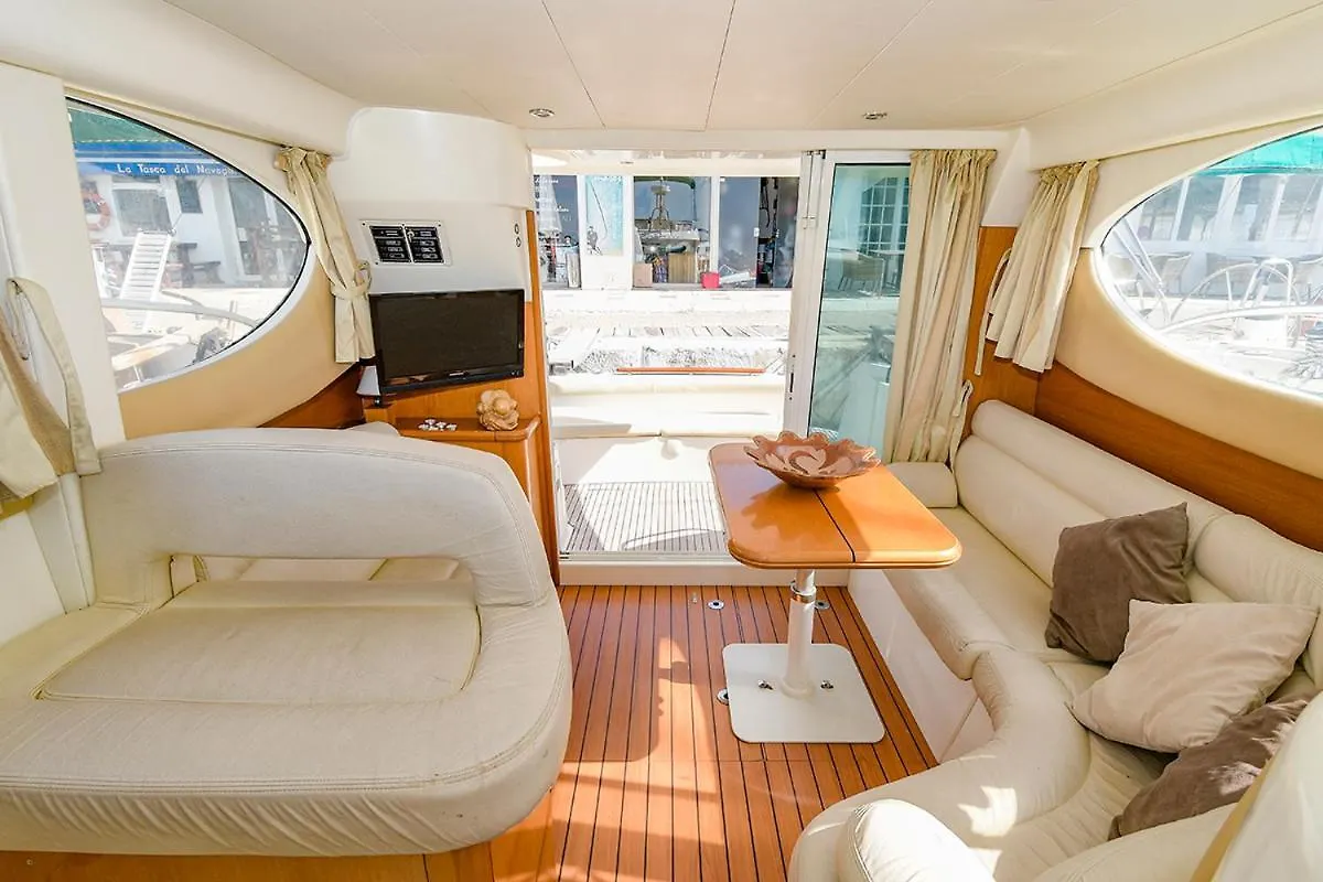 Yate 32 Pies Jeanneau Hotel Sitges Botel