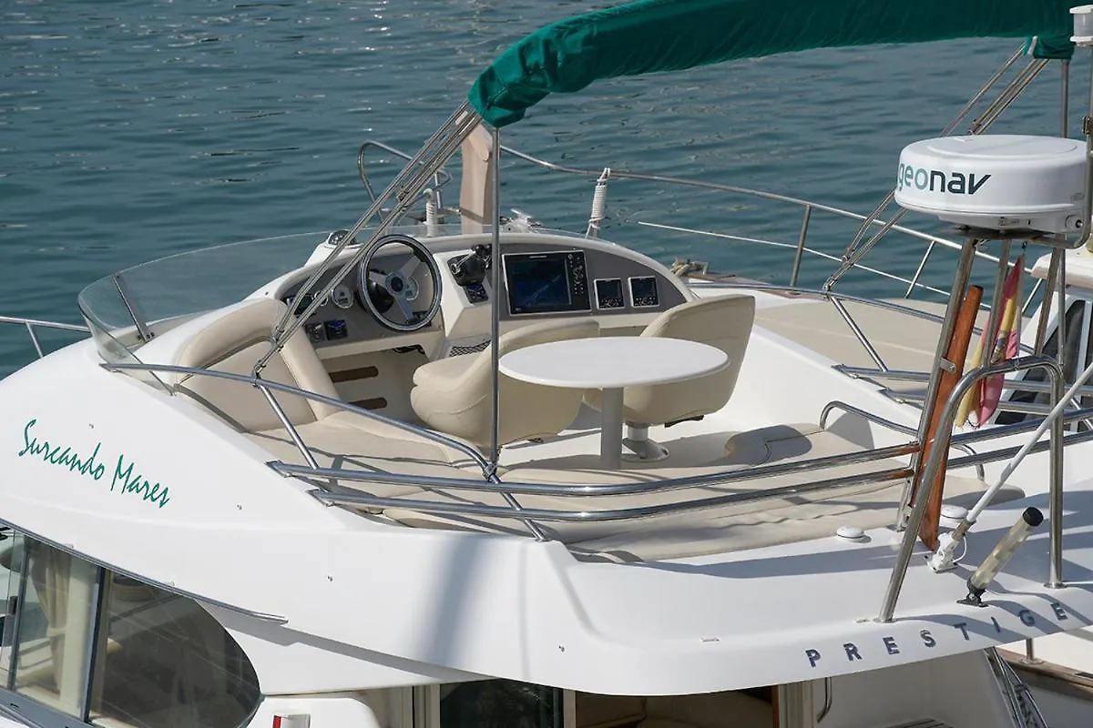 Botel Yate 32 Pies Jeanneau Hotel Sitges Spain