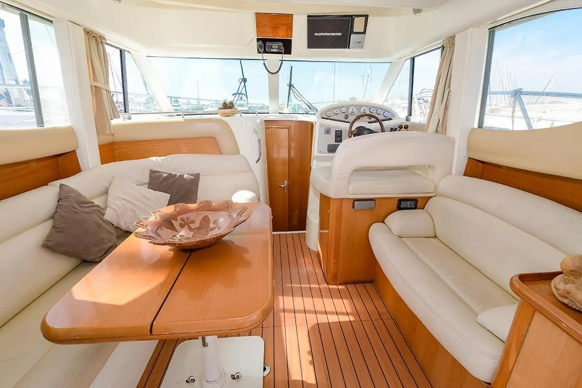 Botel Yate 32 Pies Jeanneau Hotel Sitges