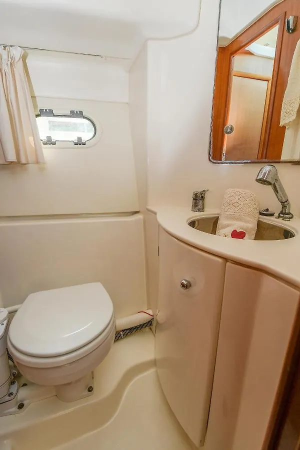 Yate 32 Pies Jeanneau Hotel Sitges Spain
