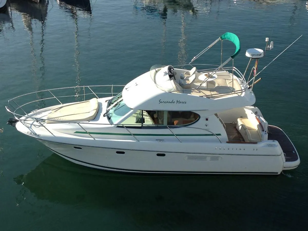 Botel Yate 32 Pies Jeanneau Hotel Sitges